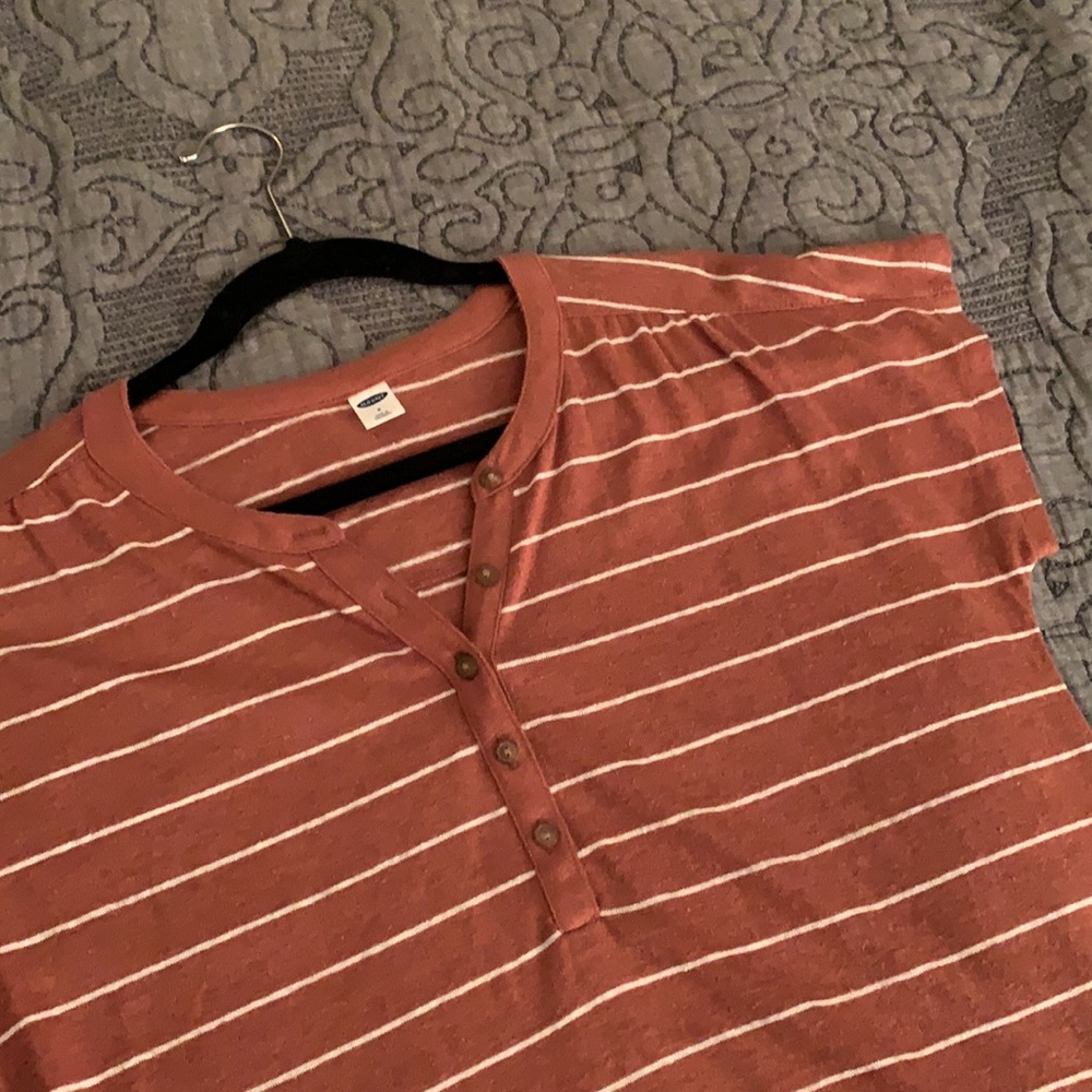 Old Navy Top - Picture 2 of 4